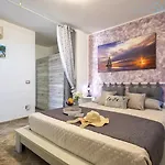 Large Mediterranea In The Heart Of Coral Shore With Swimming Pool Large Garden With Palm Trees Vila