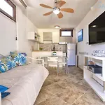 Vila Large Mediterranea In The Heart Of Coral Shore With Swimming Pool Large Garden With Palm Trees *
