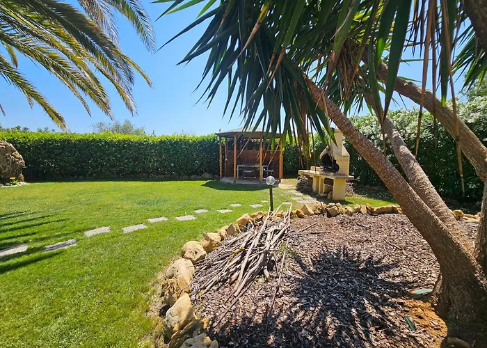 Villa Large Mediterranea In The Heart Of Coral Shore With Swimming Pool Large Garden With Palm Trees Alghero