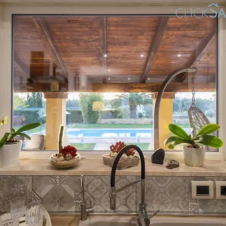 Large Mediterranea In The Heart Of Coral Shore With Swimming Pool Large Garden With Palm Trees Villa *