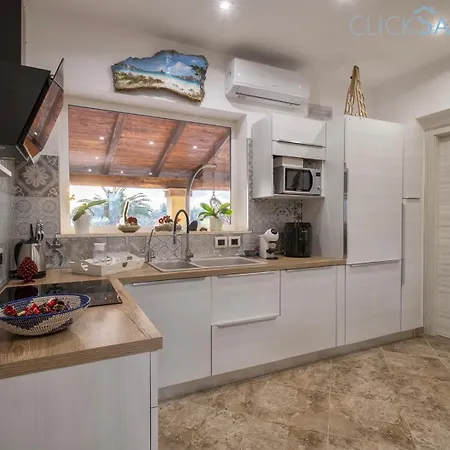 Βίλα Large Mediterranea In The Heart Of Coral Shore With Swimming Pool Large Garden With Palm Trees *