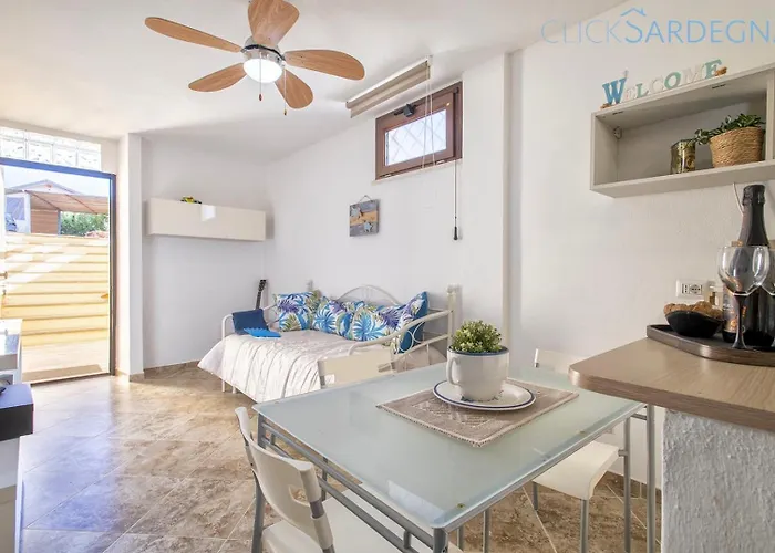 Large Mediterranea In The Heart Of Coral Shore With Swimming Pool Large Garden With Palm Trees Вилла Альгеро