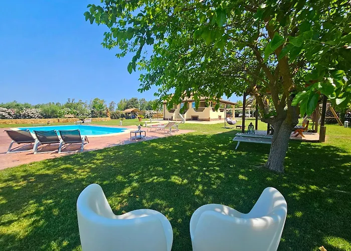 Large Mediterranea In The Heart Of Coral Shore With Swimming Pool Large Garden With Palm Trees *